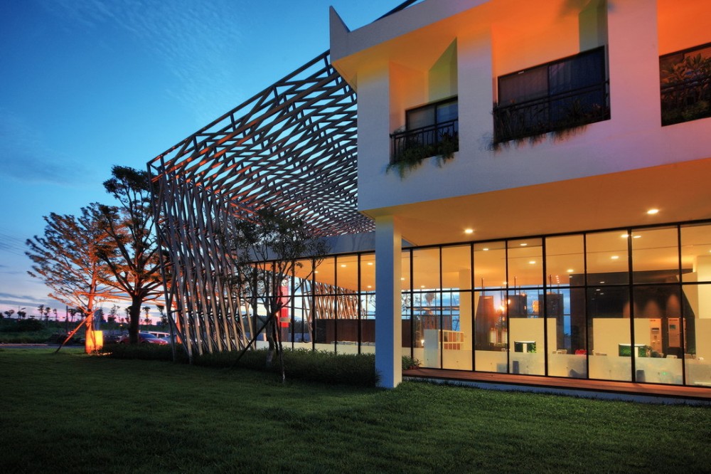 Summit Housing Sales Center / Lab Modus