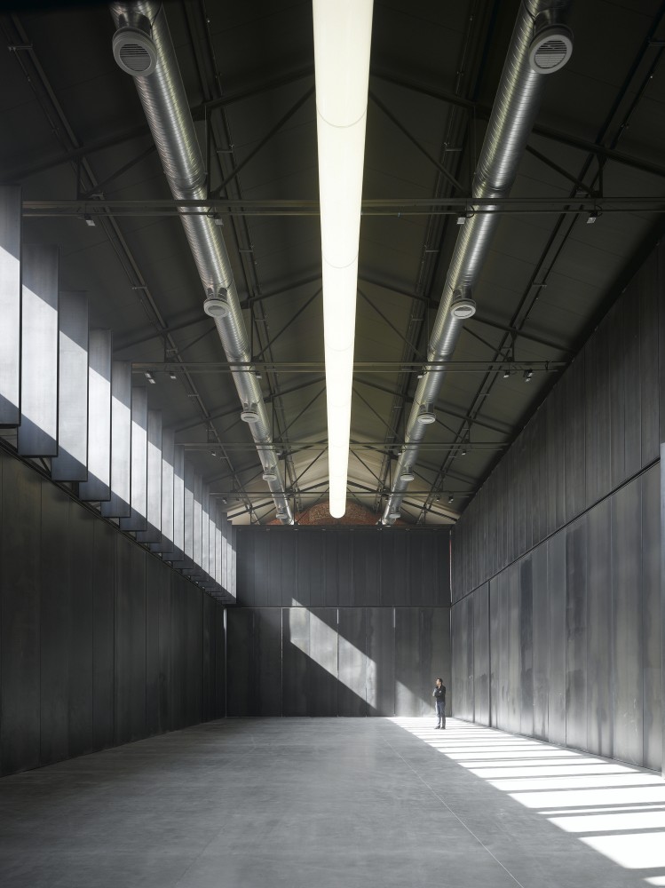 Hangar 16 / Iñaqui Carnicero Architecture