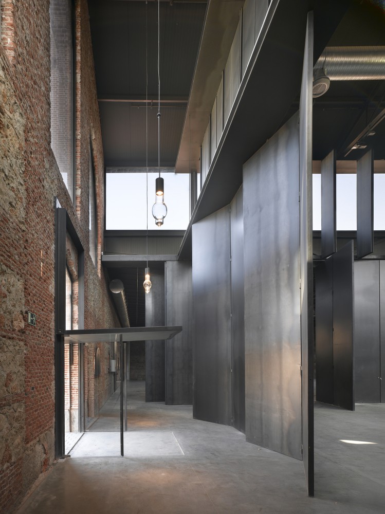 Hangar 16 / Iñaqui Carnicero Architecture