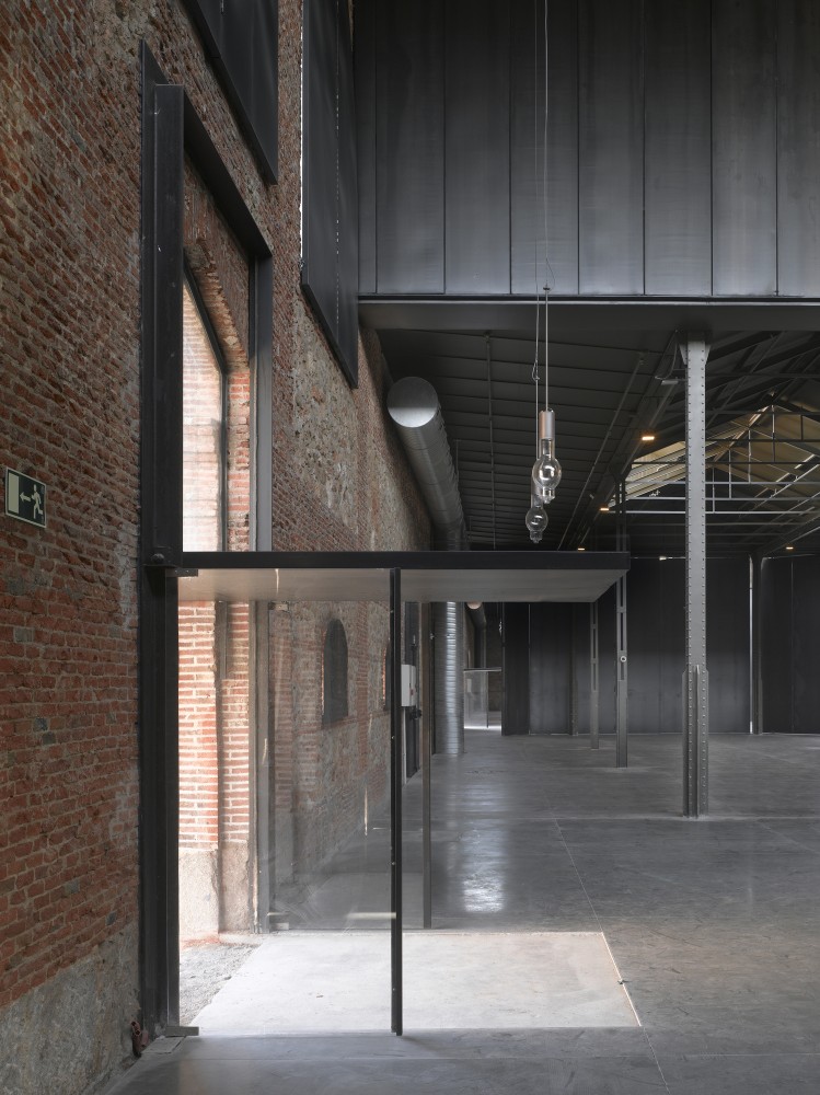 Hangar 16 / Iñaqui Carnicero Architecture