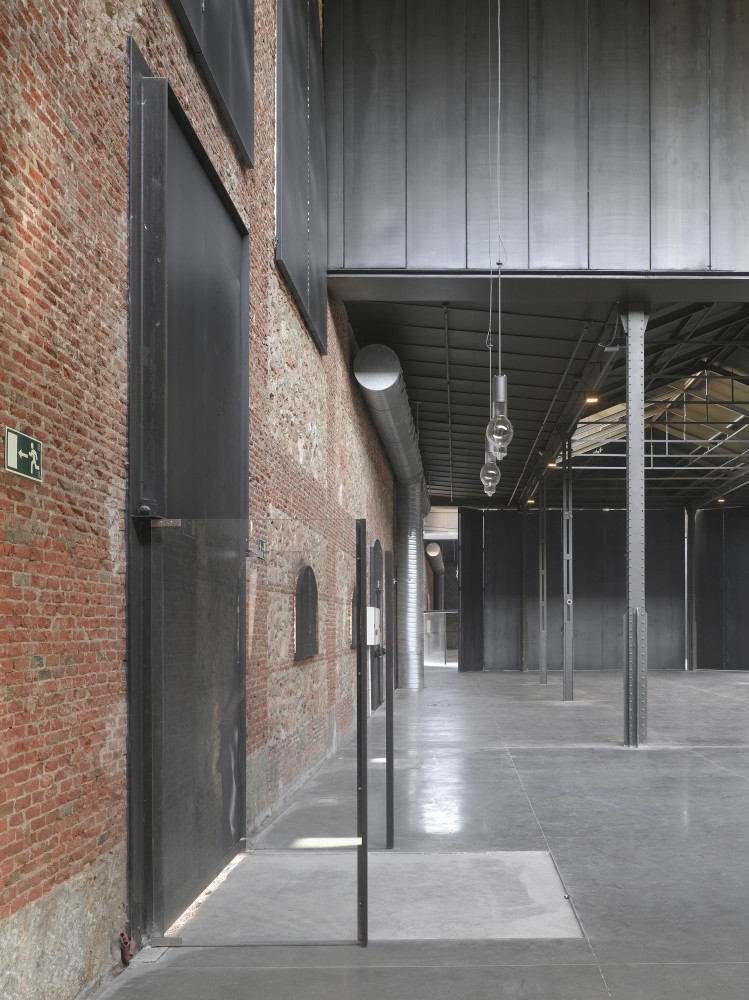 Hangar 16 / Iñaqui Carnicero Architecture