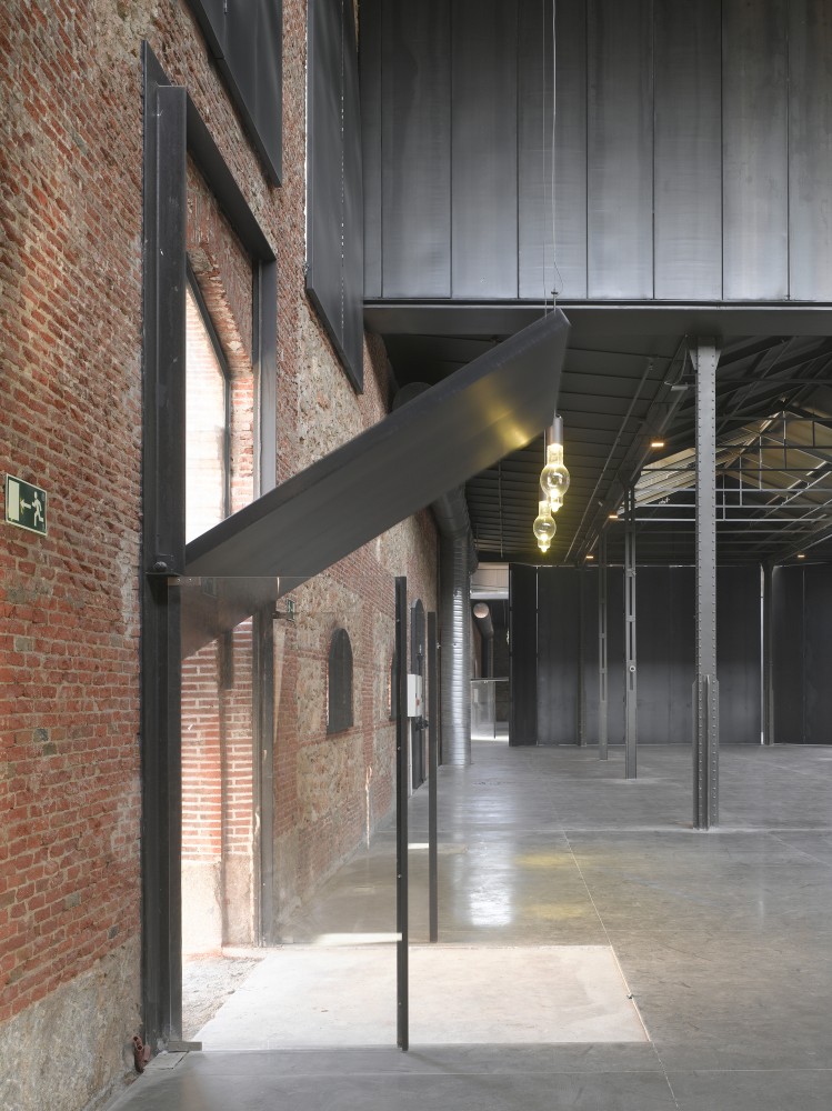 Hangar 16 / Iñaqui Carnicero Architecture