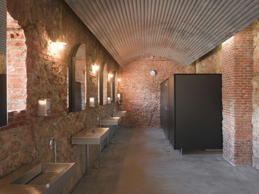 Hangar 16 / Iñaqui Carnicero Architecture