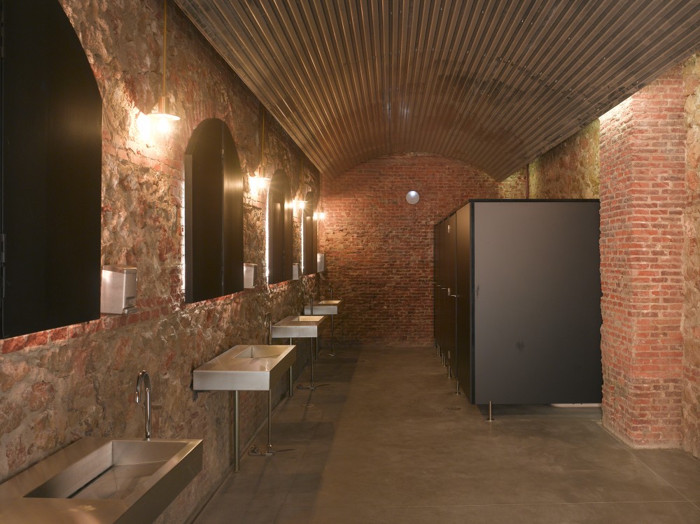 Hangar 16 / Iñaqui Carnicero Architecture