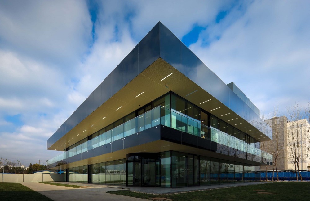 Roche Canteen / EXH Design