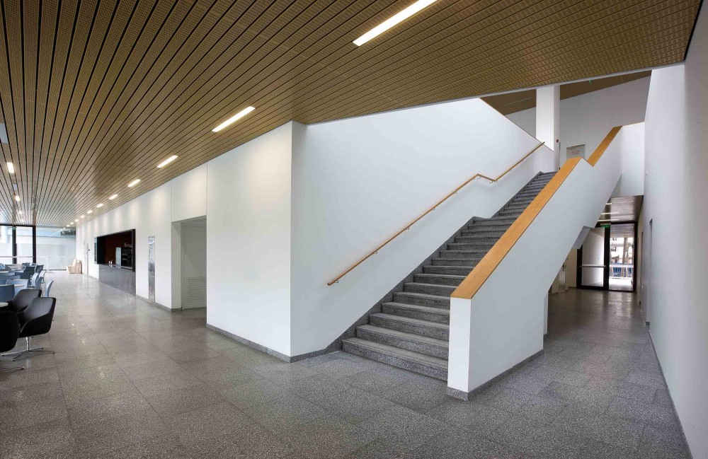 Roche Canteen / EXH Design