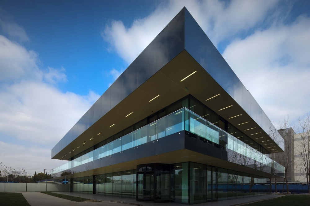 Roche Canteen / EXH Design