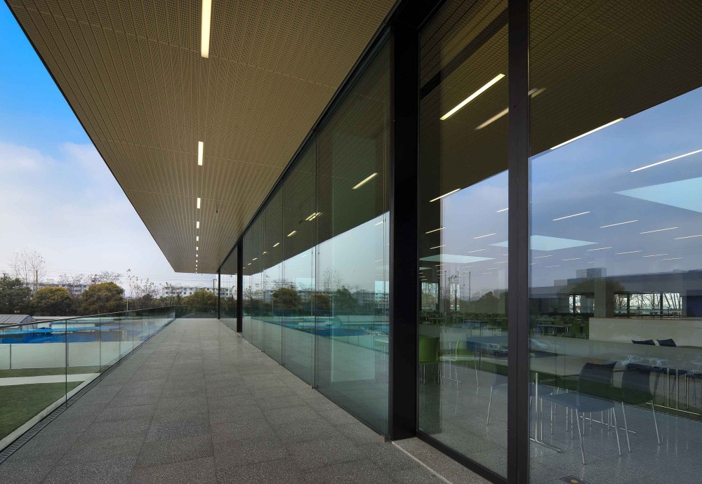 Roche Canteen / EXH Design