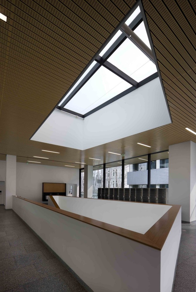 Roche Canteen / EXH Design