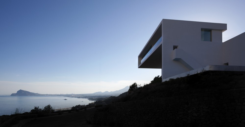 House on the Cliff / Fran Silvestre Arquitectos