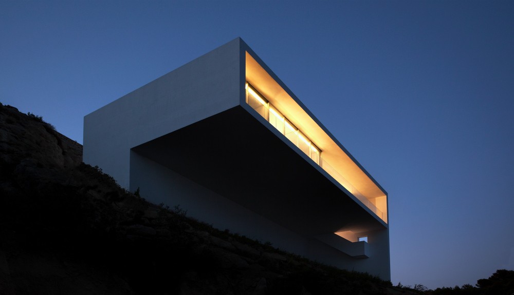 House on the Cliff / Fran Silvestre Arquitectos