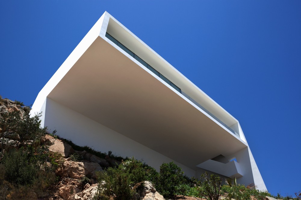 House on the Cliff / Fran Silvestre Arquitectos