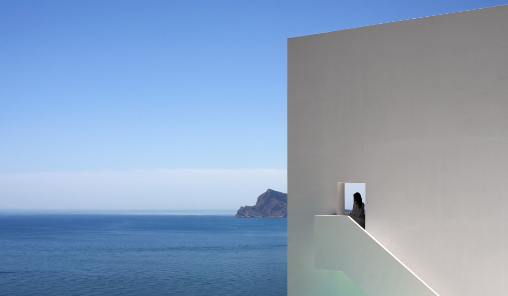 House on the Cliff / Fran Silvestre Arquitectos