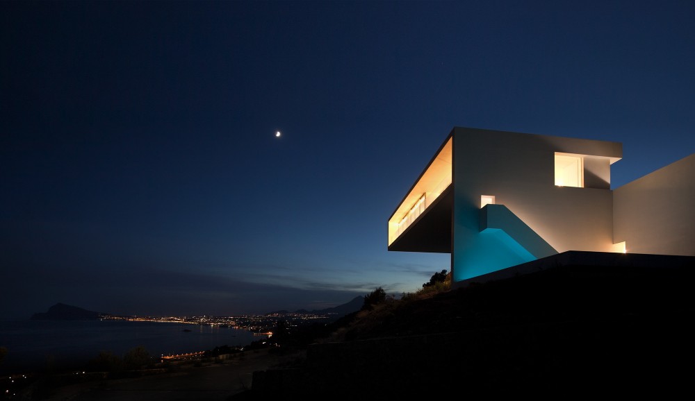 House on the Cliff / Fran Silvestre Arquitectos