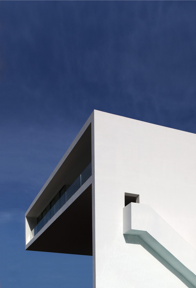 House on the Cliff / Fran Silvestre Arquitectos