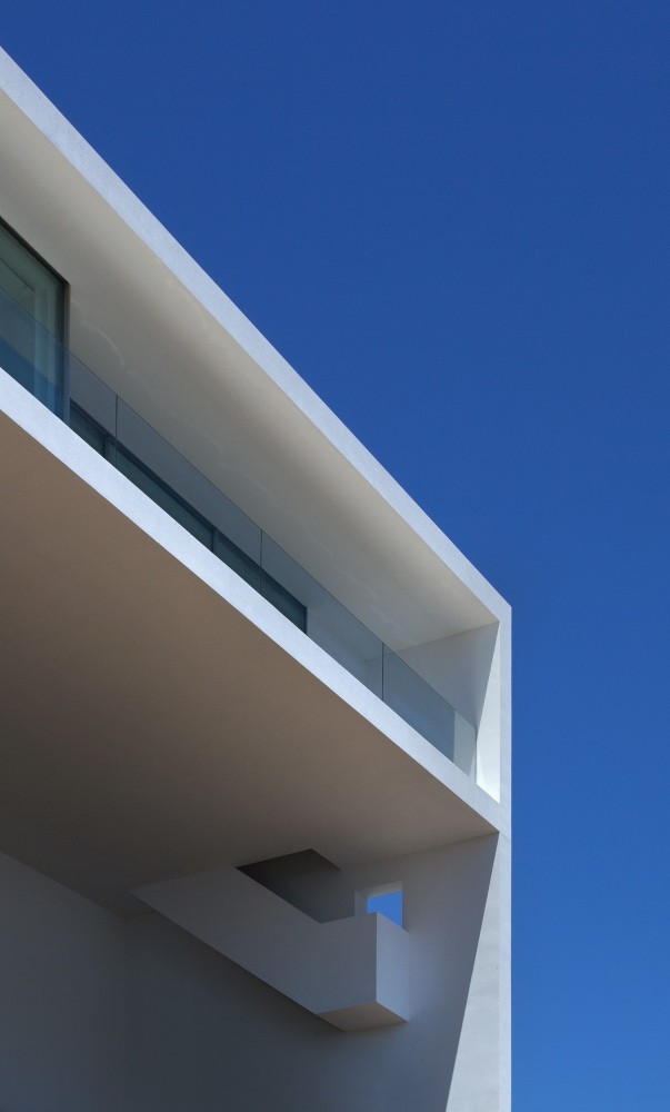 House on the Cliff / Fran Silvestre Arquitectos