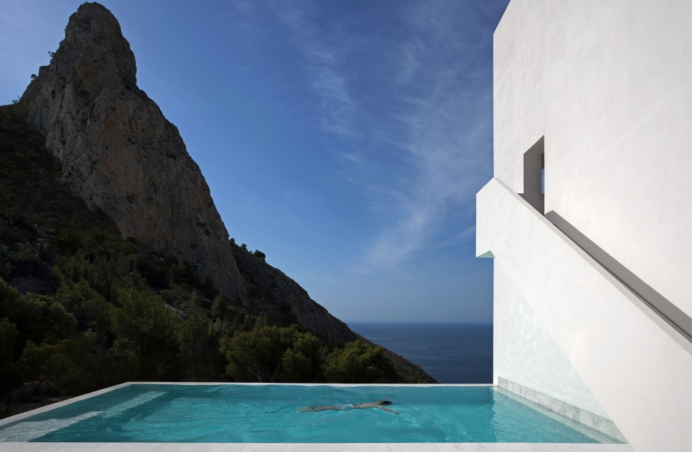 House on the Cliff / Fran Silvestre Arquitectos