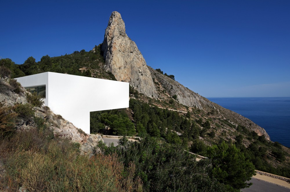 House on the Cliff / Fran Silvestre Arquitectos