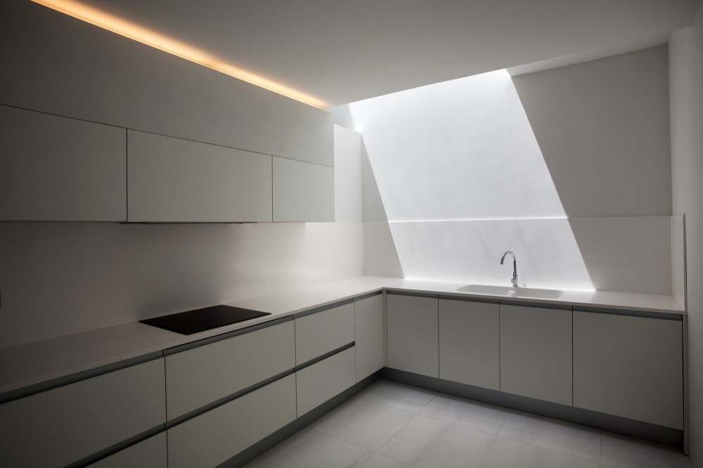 House on the Cliff / Fran Silvestre Arquitectos