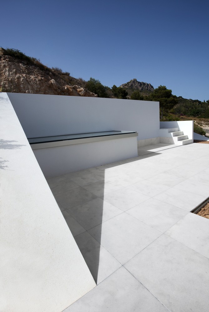 House on the Cliff / Fran Silvestre Arquitectos