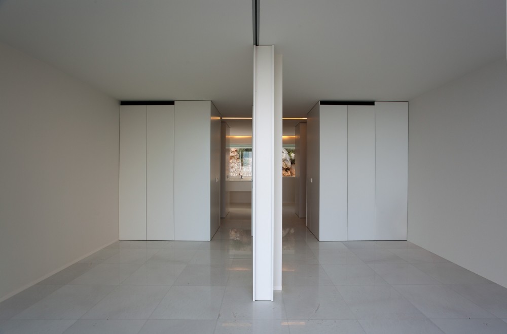 House on the Cliff / Fran Silvestre Arquitectos