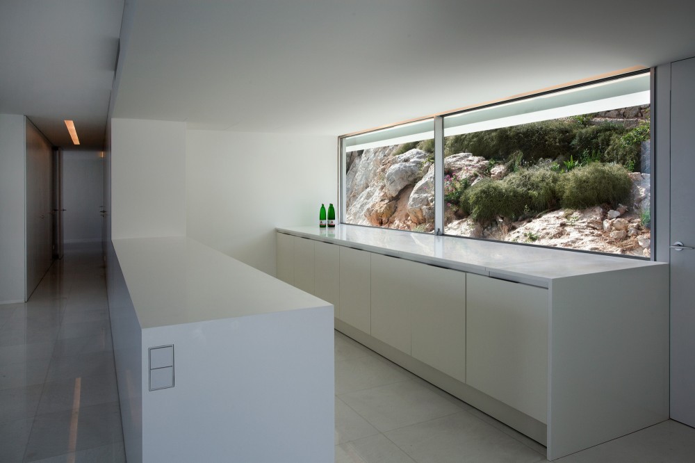 House on the Cliff / Fran Silvestre Arquitectos