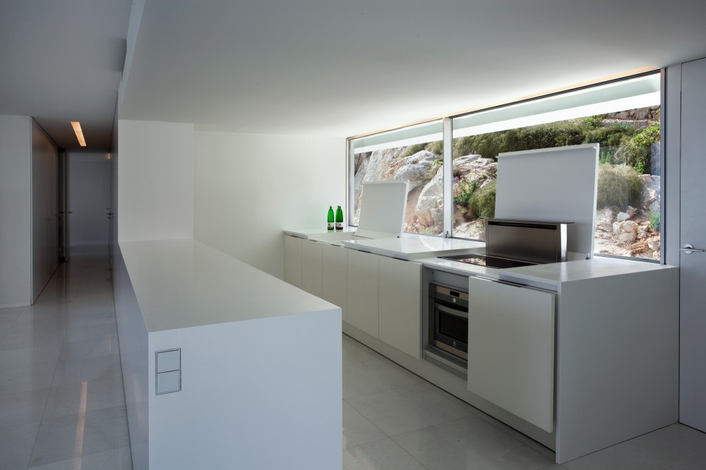 House on the Cliff / Fran Silvestre Arquitectos