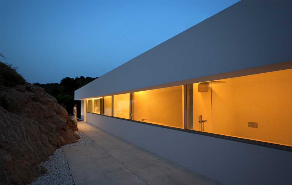 House on the Cliff / Fran Silvestre Arquitectos