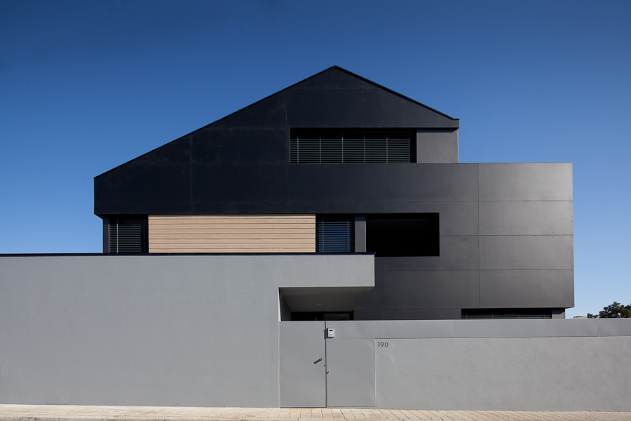 Agudela House / Rui Cerqueira Barros