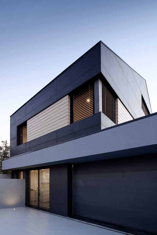 Agudela House / Rui Cerqueira Barros