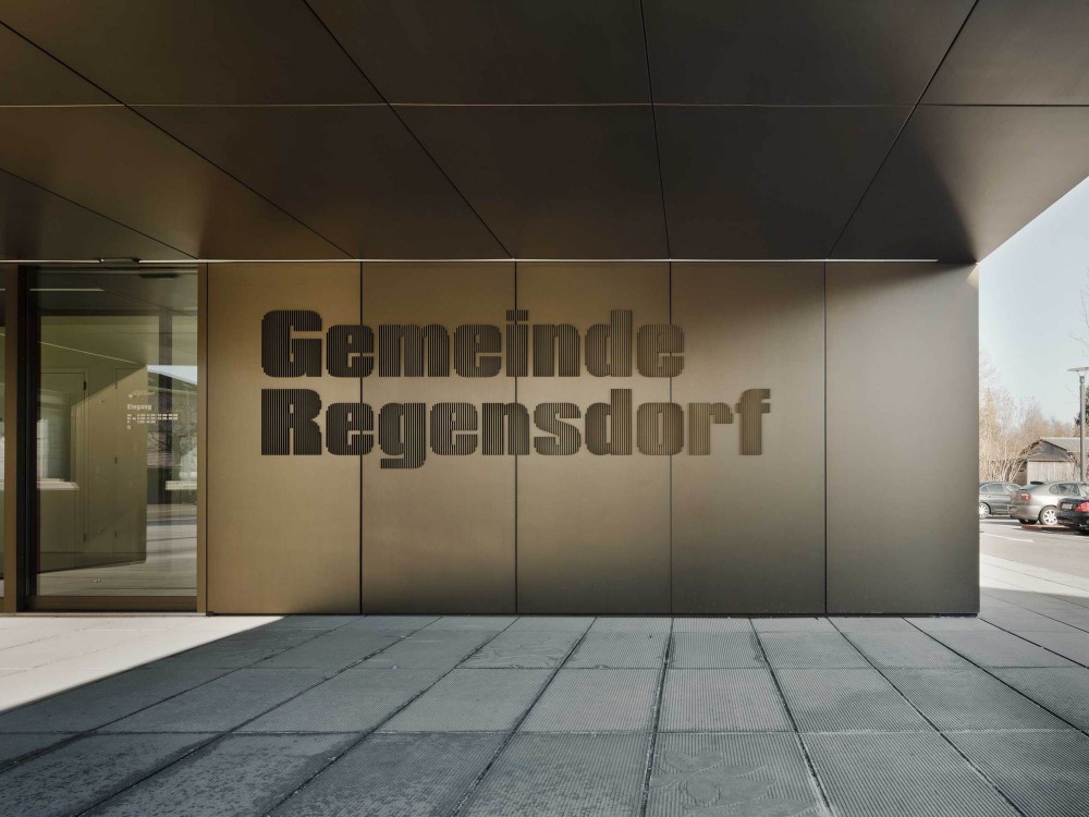 Regensdorf Community Center / phalt Architekten