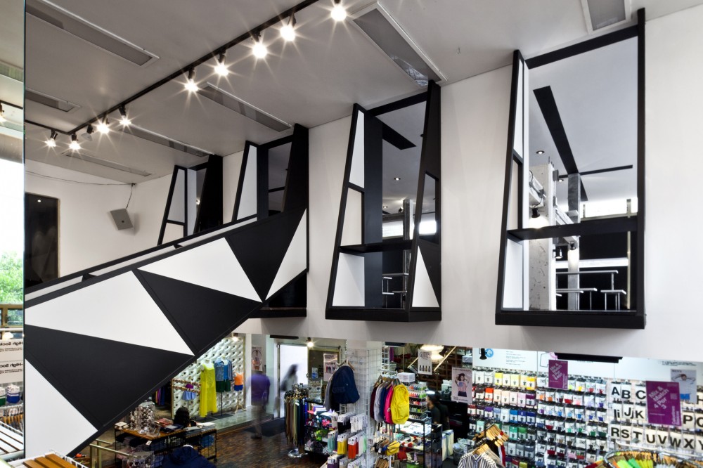 American Apparel Showroom / Emmanuel Picault + Ludwig Godefroy Architects