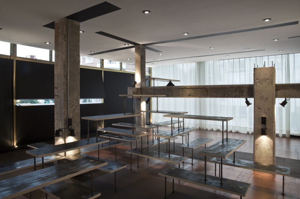 American Apparel Showroom / Emmanuel Picault + Ludwig Godefroy Architects