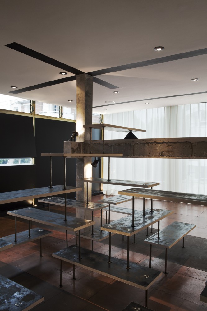 American Apparel Showroom / Emmanuel Picault + Ludwig Godefroy Architects