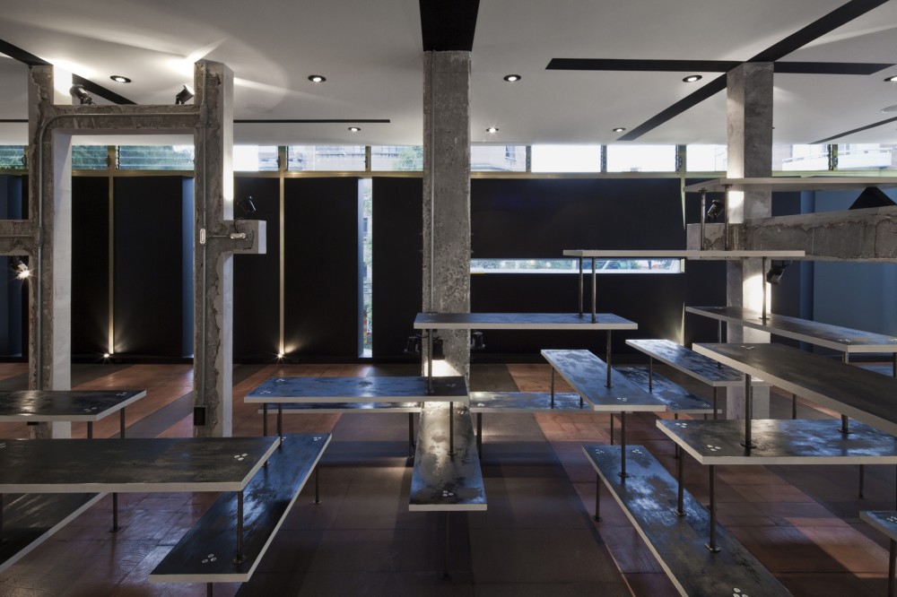 American Apparel Showroom / Emmanuel Picault + Ludwig Godefroy Architects