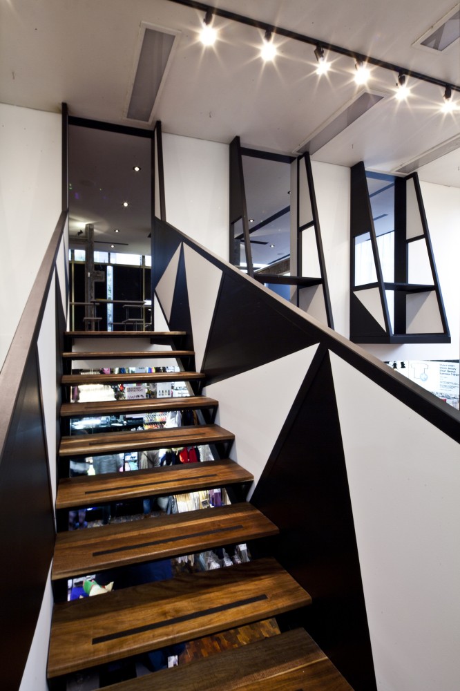 American Apparel Showroom / Emmanuel Picault + Ludwig Godefroy Architects