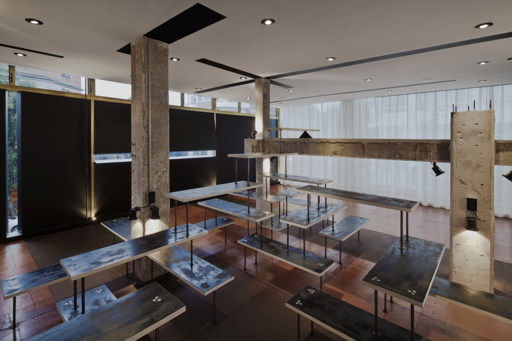American Apparel Showroom / Emmanuel Picault + Ludwig Godefroy Architects
