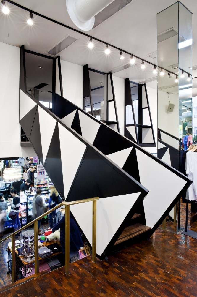 American Apparel Showroom / Emmanuel Picault + Ludwig Godefroy Architects