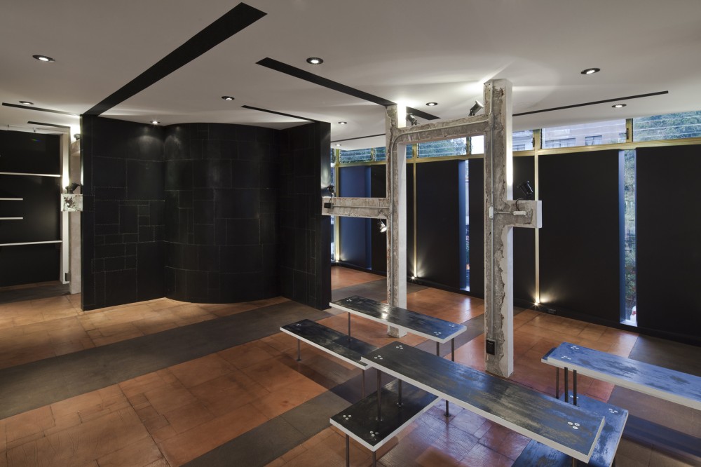 American Apparel Showroom / Emmanuel Picault + Ludwig Godefroy Architects