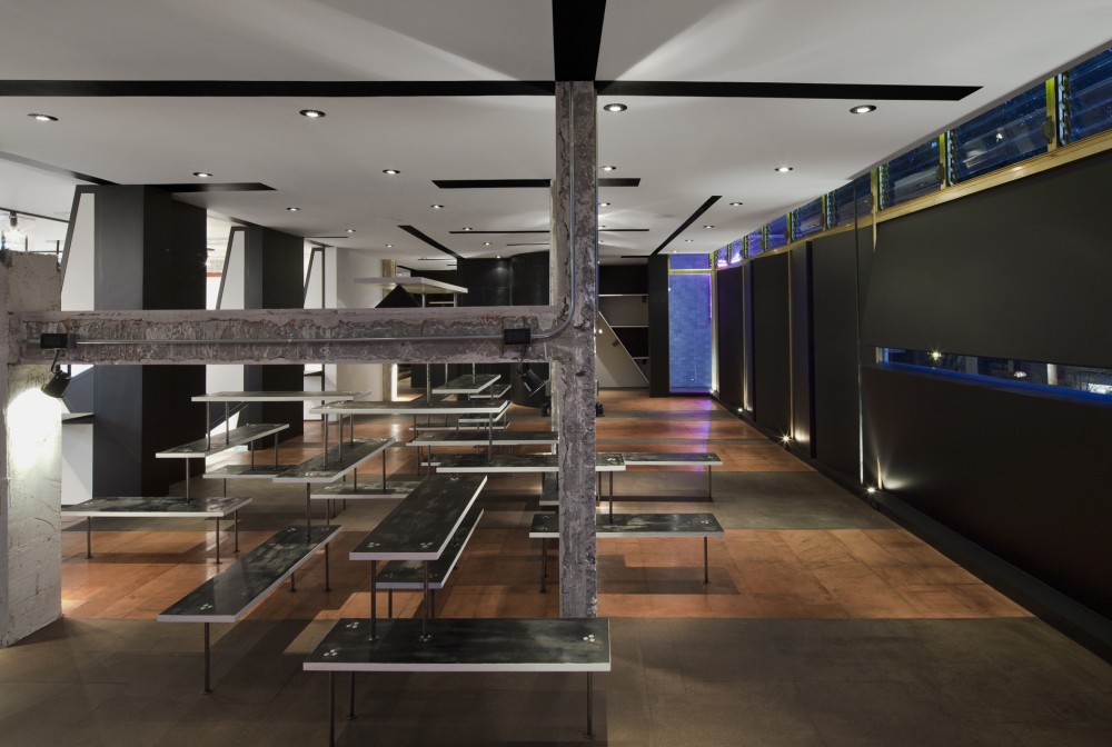 American Apparel Showroom / Emmanuel Picault + Ludwig Godefroy Architects