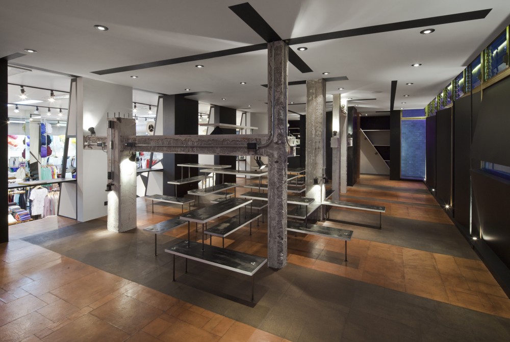 American Apparel Showroom / Emmanuel Picault + Ludwig Godefroy Architects