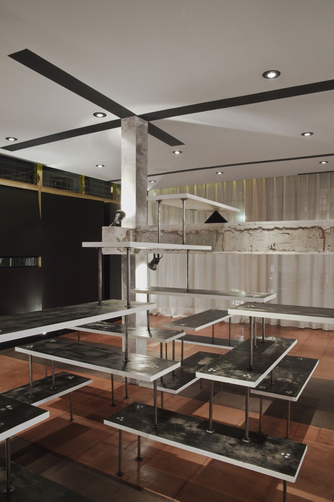 American Apparel Showroom / Emmanuel Picault + Ludwig Godefroy Architects