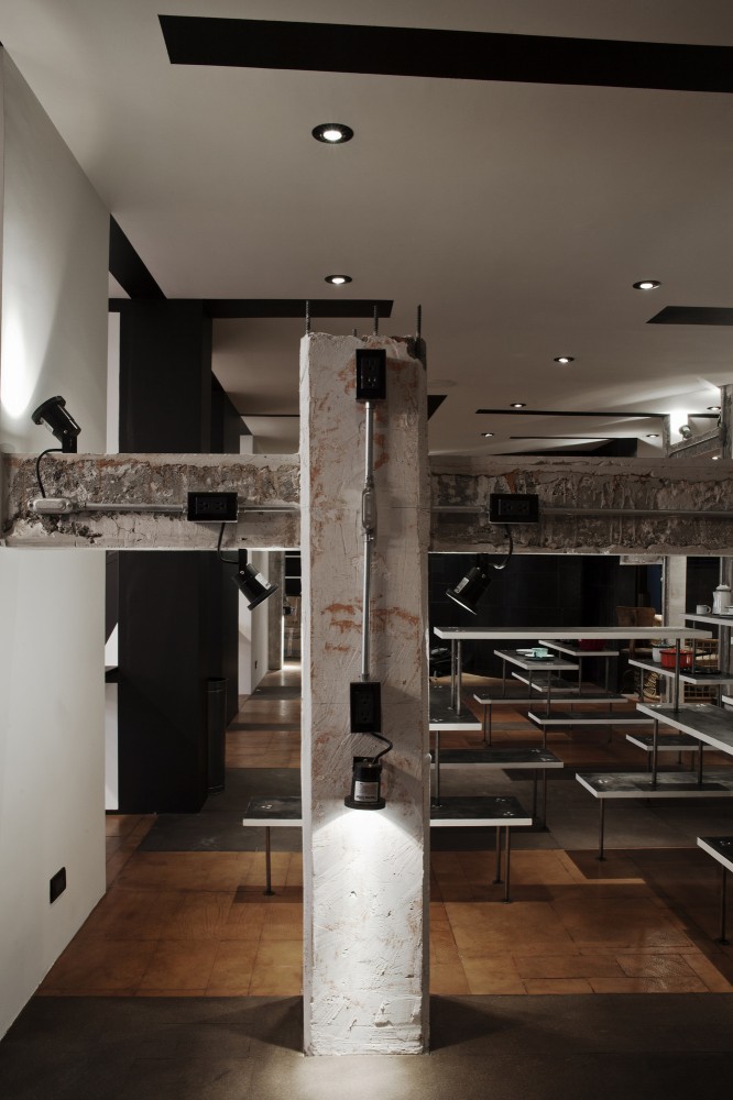 American Apparel Showroom / Emmanuel Picault + Ludwig Godefroy Architects