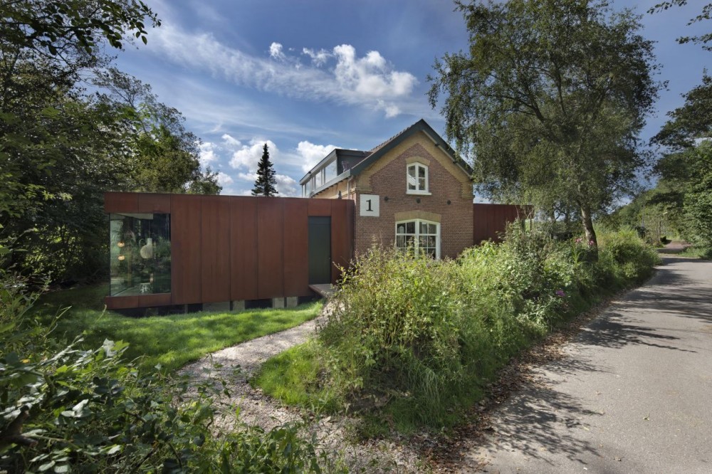 Railway House Santpoort / Zecc Architects
