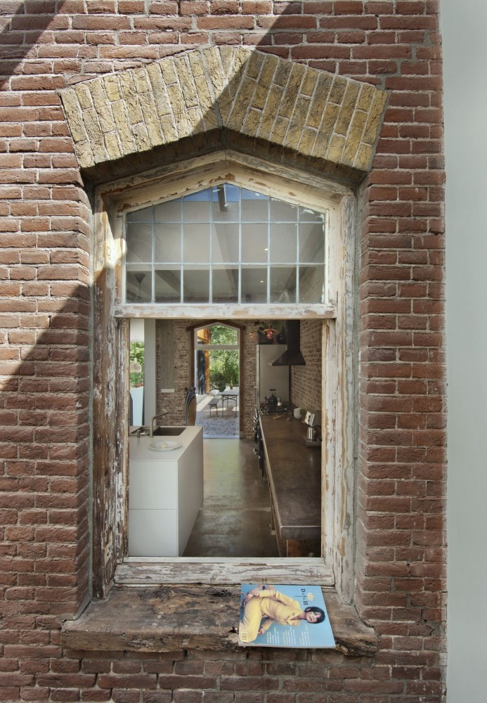 Railway House Santpoort / Zecc Architects