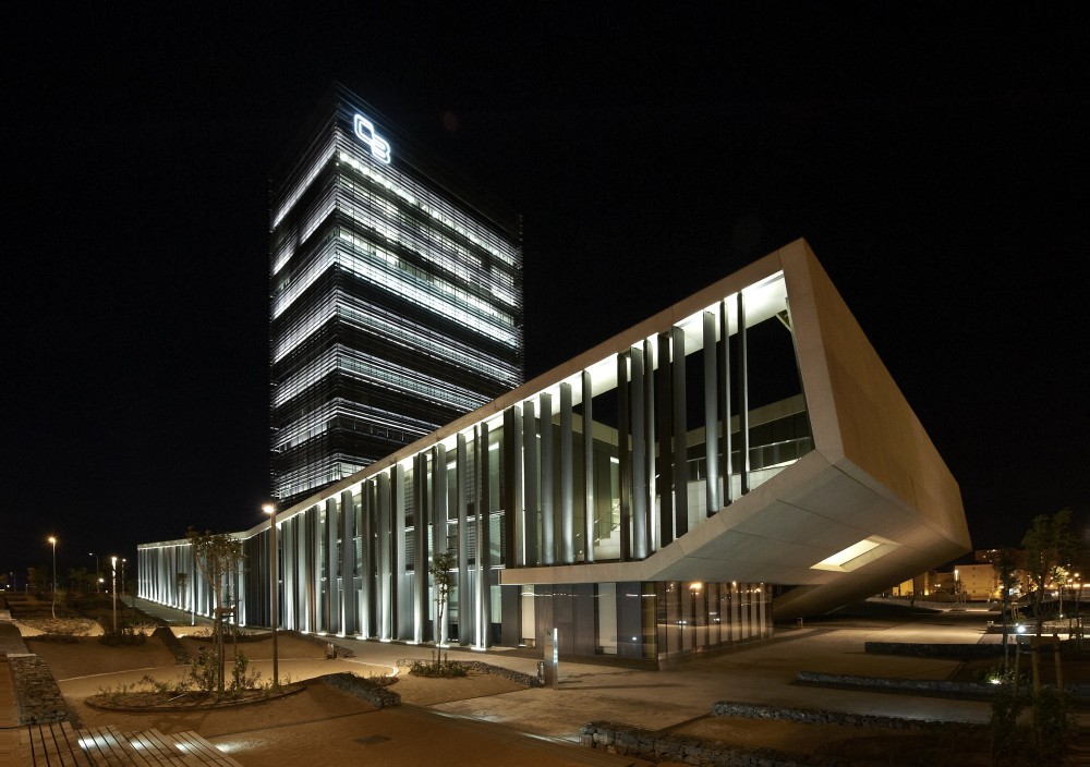 Headquarters Caja de Badajoz / Studio Lamela Architects
