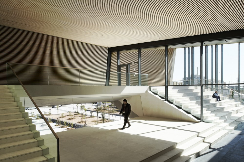 Headquarters Caja de Badajoz / Studio Lamela Architects