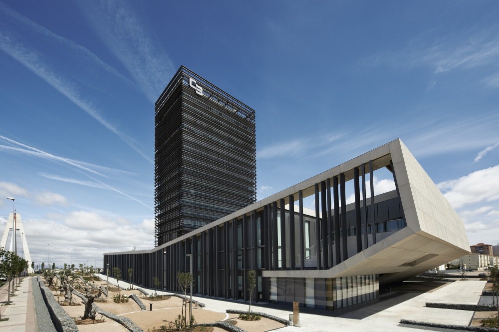 Headquarters Caja de Badajoz / Studio Lamela Architects