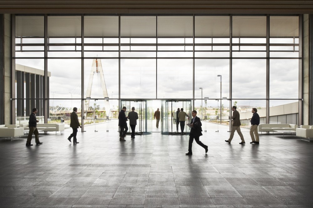 Headquarters Caja de Badajoz / Studio Lamela Architects