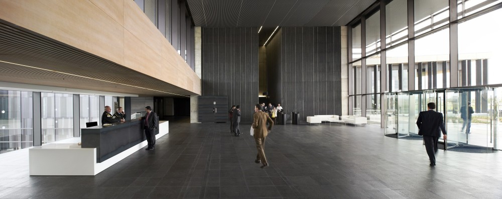Headquarters Caja de Badajoz / Studio Lamela Architects